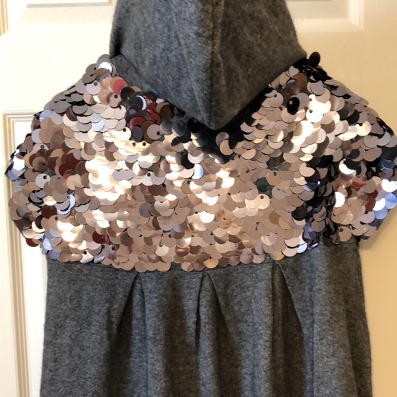 LaRok Palette-Shouldered Cashmere Bland Short Sleeve Hoodie in Charcoal - Picture 4 of 9